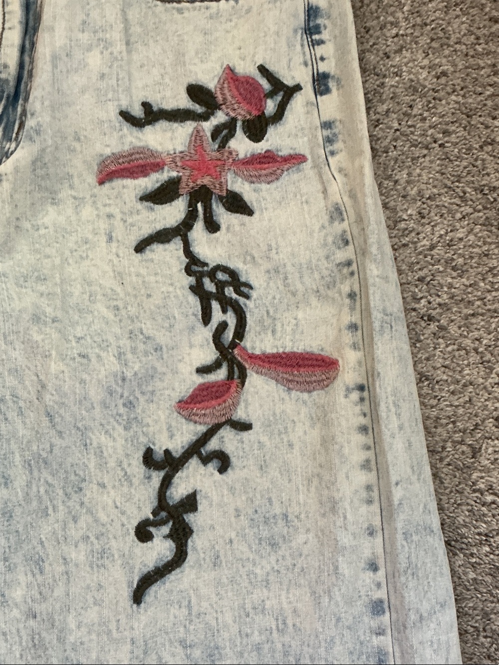 New POL Embroidered Wide-Leg Jeans ~ Light Wash - Picture 11 of 14